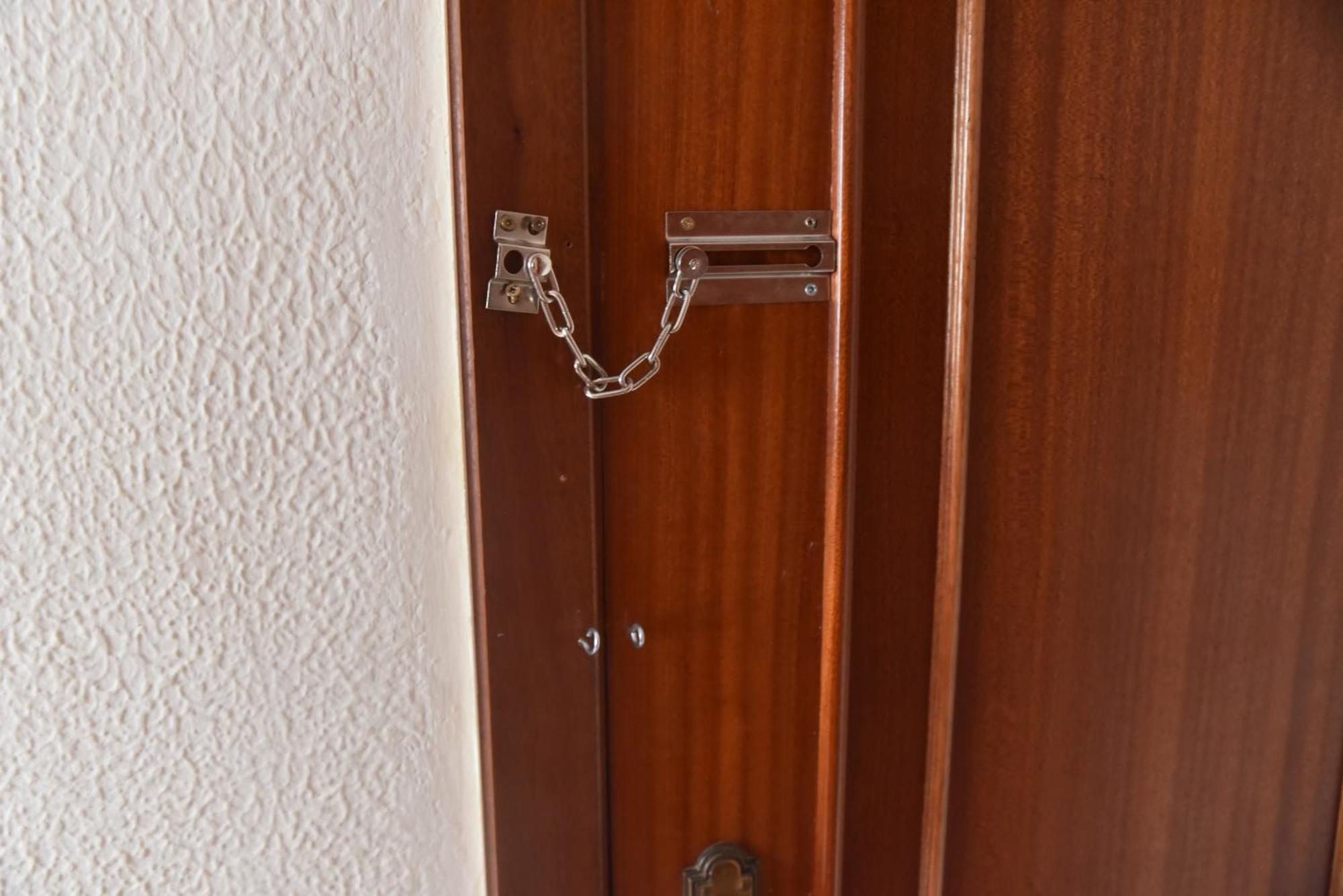 Grosses Modernes Zimmer "Silber" Fuer 2 Personen Und Katzenliebhaber Valencia Bagian luar foto