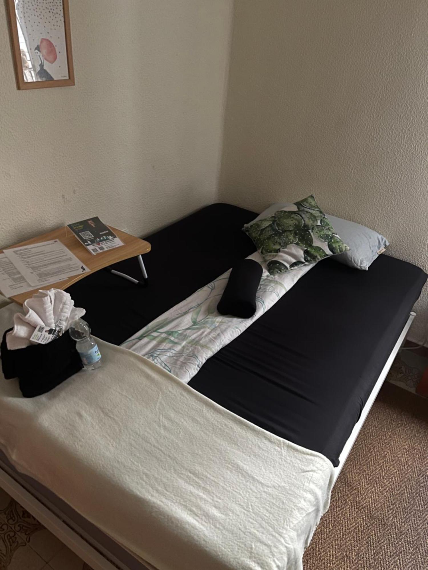 Grosses Modernes Zimmer "Silber" Fuer 2 Personen Und Katzenliebhaber Valencia Bagian luar foto