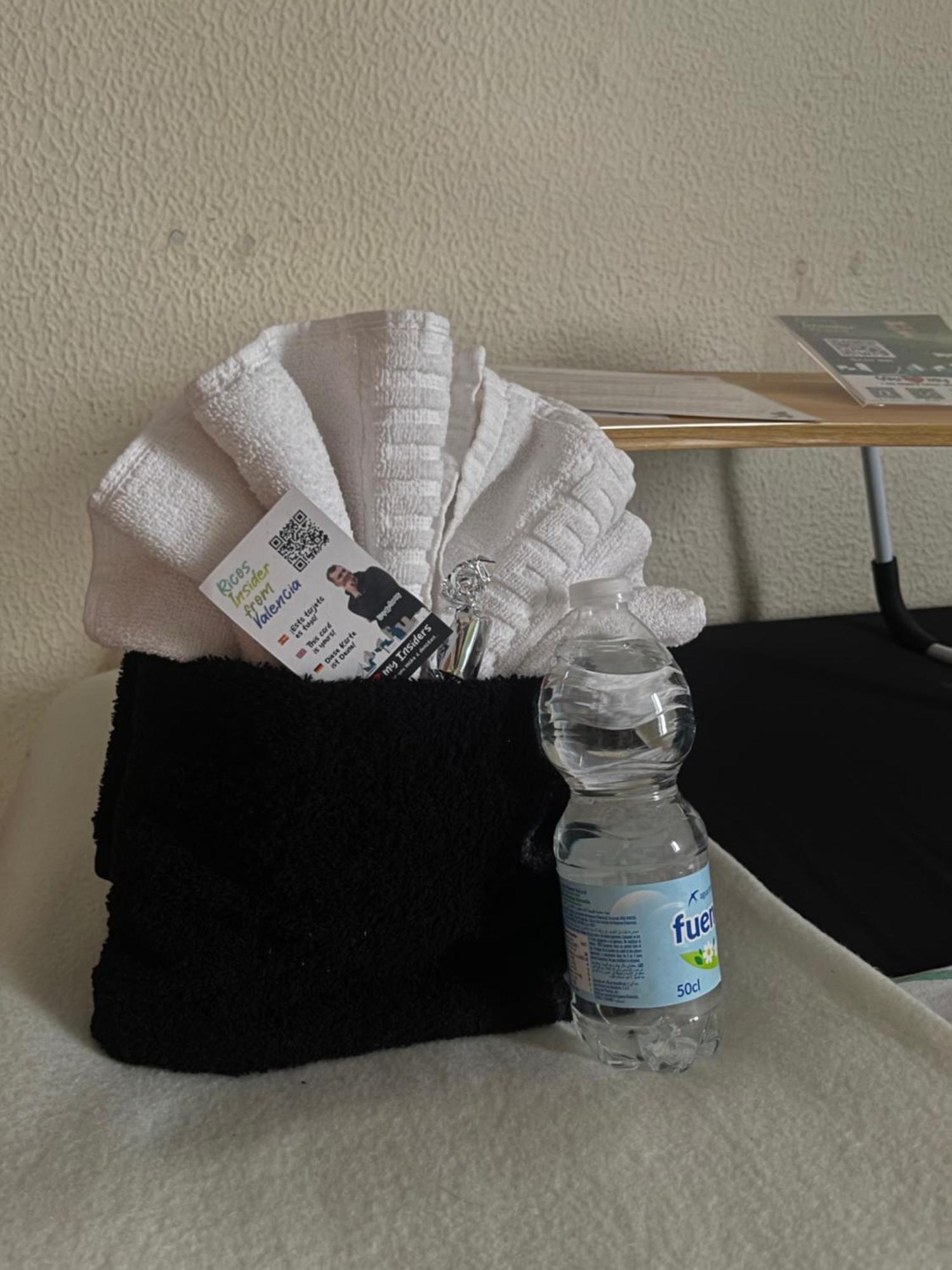 Grosses Modernes Zimmer "Silber" Fuer 2 Personen Und Katzenliebhaber Valencia Bagian luar foto
